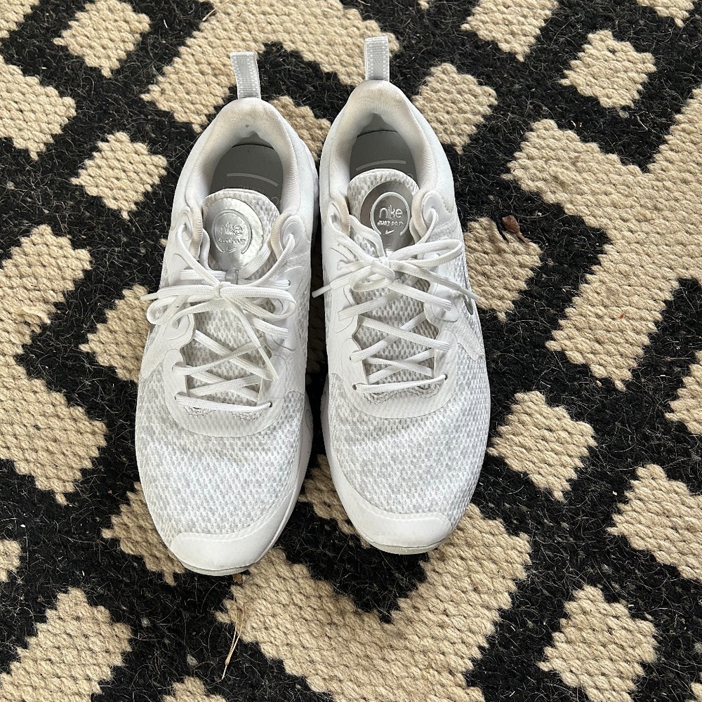 Nike Women’s Renew sneakers